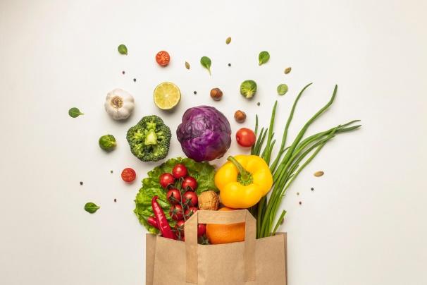 C:\Users\Кристина\Downloads\top-view-assortment-vegetables-paper-bag.jpg