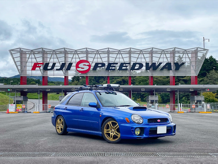 インプレッサ スポーツワゴンの富士スピードウェイ・東ゲート前にて・SUBARU・WRX・STIに関するカスタム事例の投稿画像1枚目