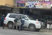 A man courageously stands up to criminals trying to rob him in the Klerksdorp CBD.