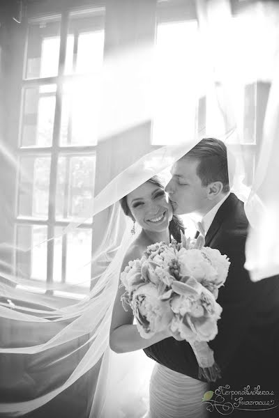 Wedding photographer Anastasiya Petropavlovskaya (panni). Photo of 18 May 2014