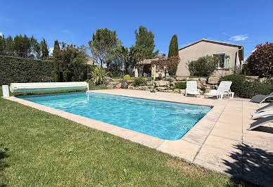 Villa avec piscine et terrasse 1