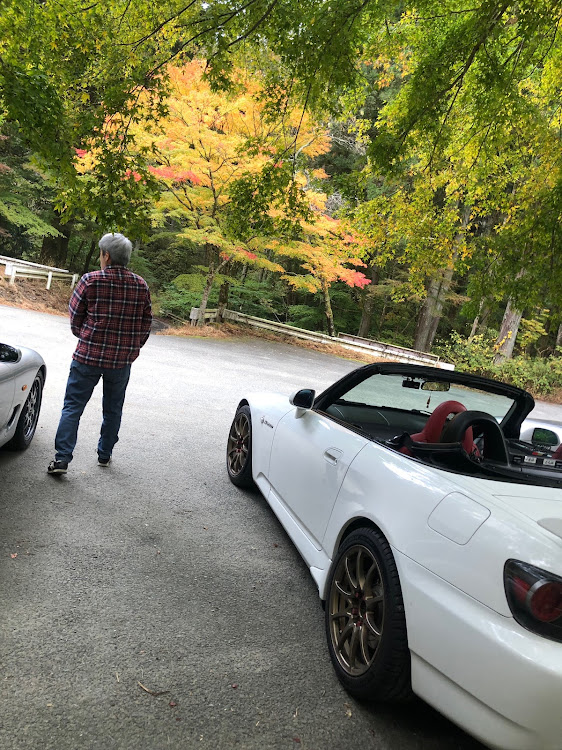 S2000の紅葉ドライブ・やはりS2しかない！・楽しい仲間たちに関するカスタム事例の投稿画像9枚目