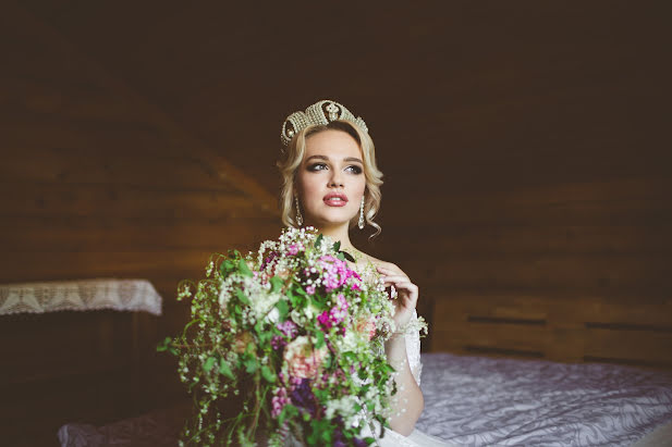 Wedding photographer Oksana Shuvalova (oksanashuvalova). Photo of 12 June 2017