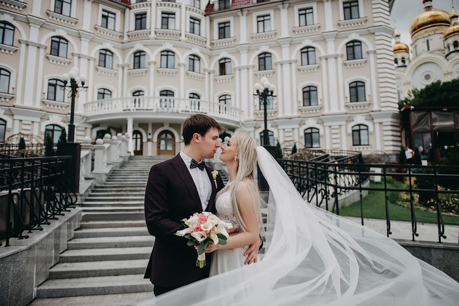 Fotógrafo de casamento Yuliya Savvateeva (savvateevajulia). Foto de 8 de agosto 2020