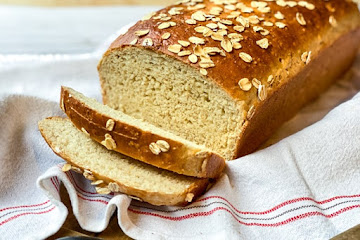 Simple Oatmeal Sandwich Bread