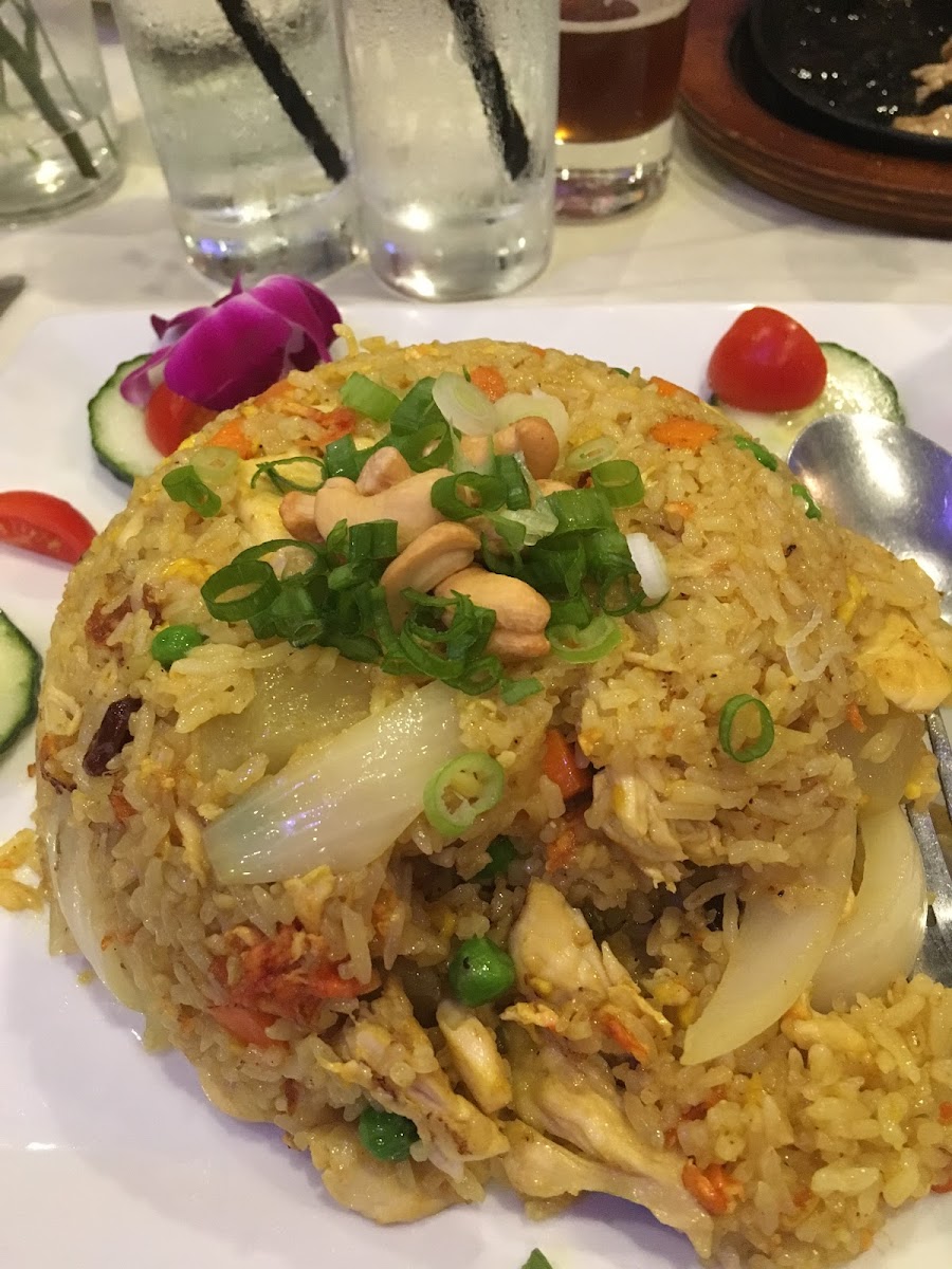 Pineapple fried rice with chicken