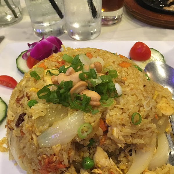 Pineapple fried rice with chicken