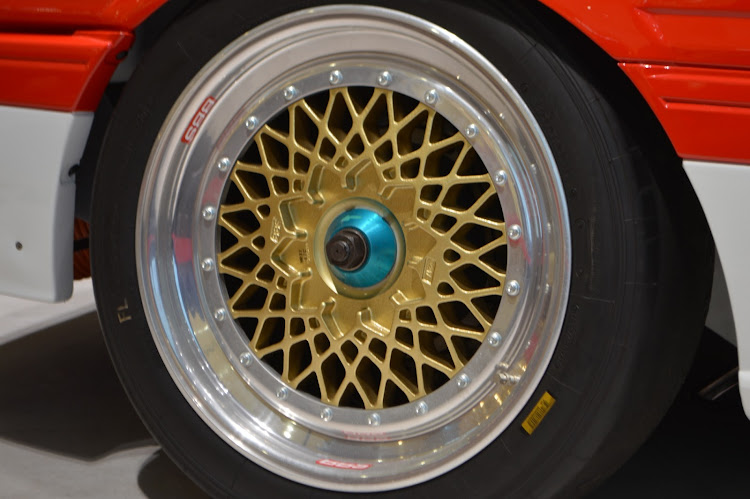 スカイラインの日産・スカイライン・オーテック・R31・マフラー出口を見てみたいに関するカスタム事例の投稿画像9枚目