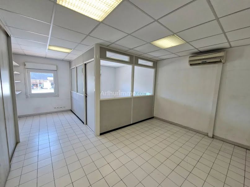 Location  locaux professionnels 8 pièces 105 m² à Draguignan (83300), 1 100 €