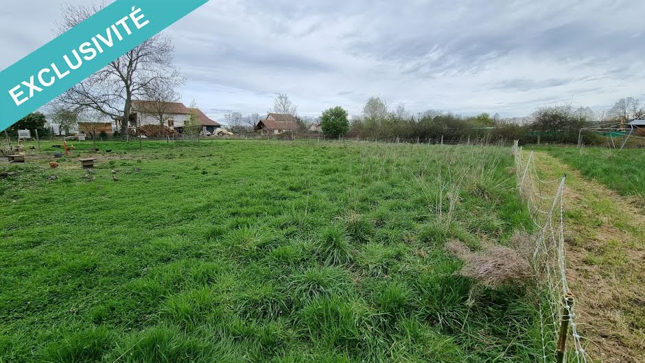 Vente terrain  2557 m² à Saint-Priest-Bramefant (63310), 49 500 €