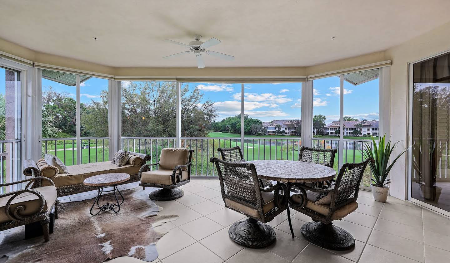 Apartment with pool Bonita Springs