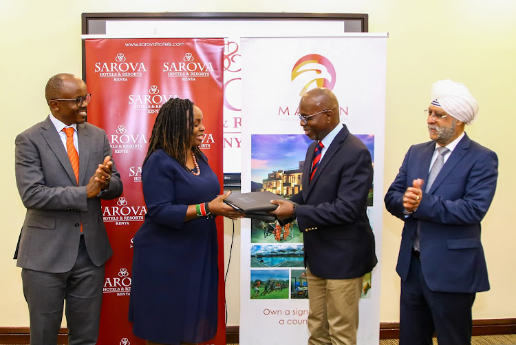 Maiyan Luxury Resort Director Joan Mworia and Sarova Hotels Group Managing Director, Jimi Kariuki exchange signed copies of the franchise agreement that will see Maiyan Resort rebrand to Sarova Maiyan Nanyuki, Joining them Maiyan Luxury Resort Chairman James Mworia (left) and Sarova Hotels Finance Director Jagjit Ahluwalia (right).