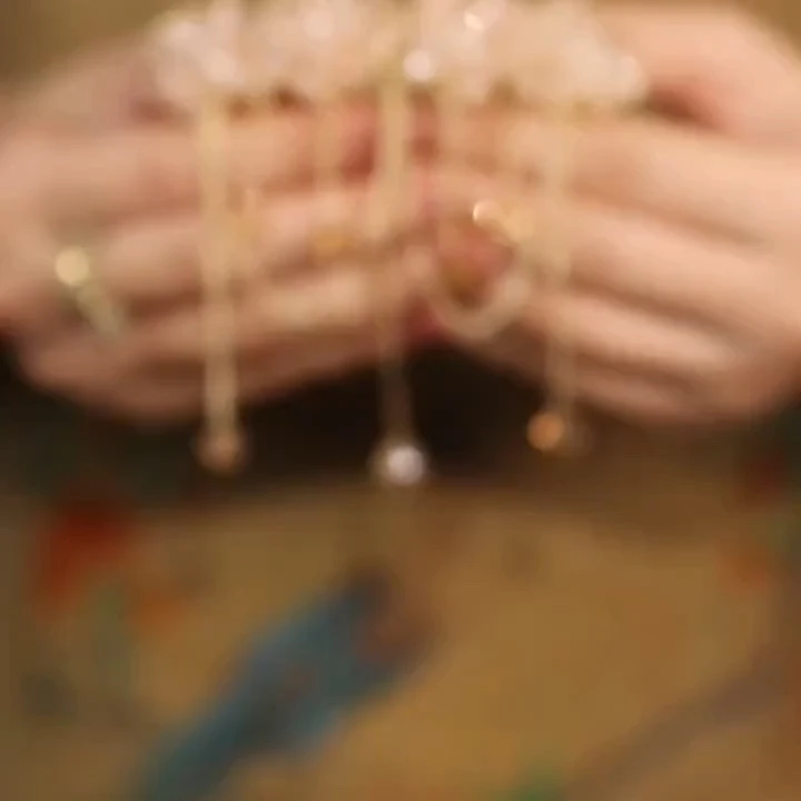 Barrettes de cheveux luxe léger résine alliage de cuivre rétro cristal. Créez des coiffures élégantes et sophistiquées avec une touche rétro.