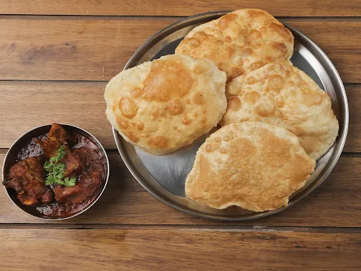 4 Luchi With Mutton Kasha