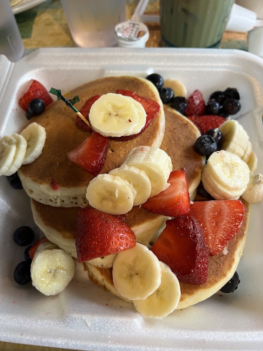 GF pancakes with frsh fruit