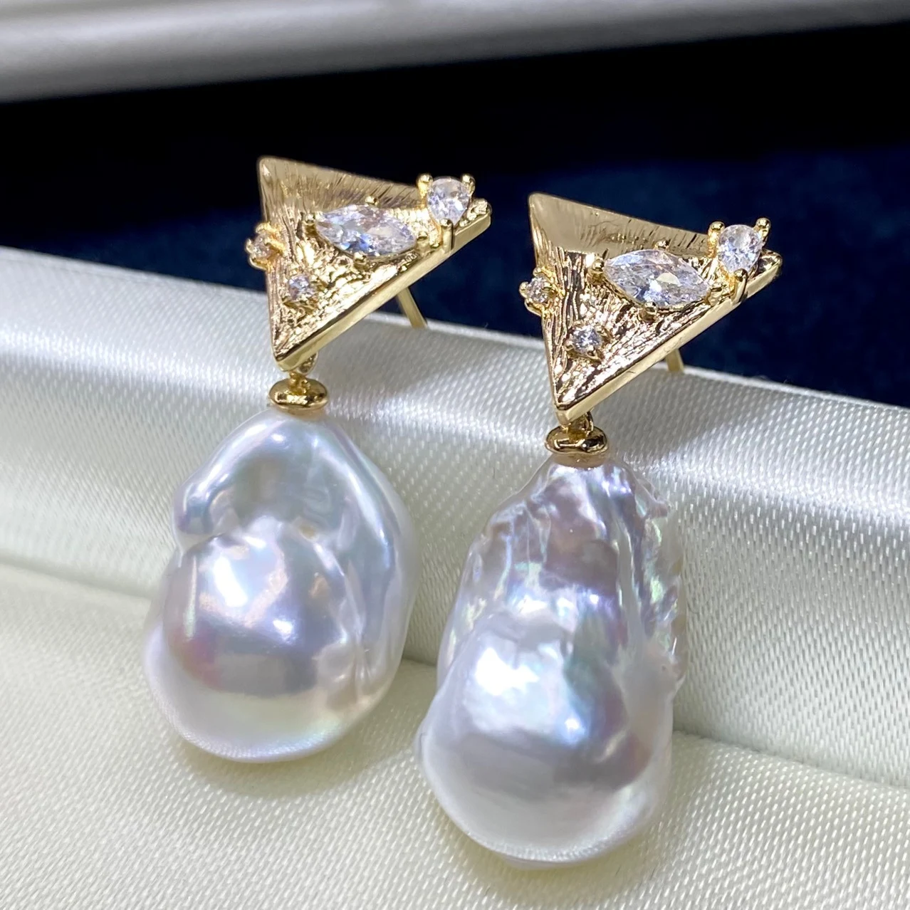 Title 3, Pendientes de perlas barrocas naturales, forma ...