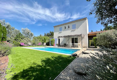 Villa avec piscine et jardin 1