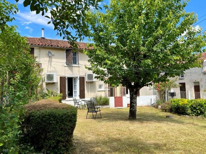 Vente maison 4 pièces 110 m² à Ruffec (16700), 102 950 €