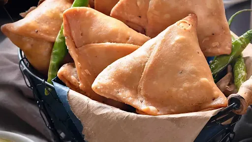 Chicken Tikka Samosa [3 Pieces]