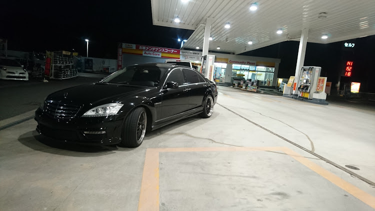 SクラスのW221 Sクラス・W220 Sクラス・V12 ツインターボ・V8 スーパーチャーヂャー・乱丸軍団に関するカスタム事例の投稿画像1枚目