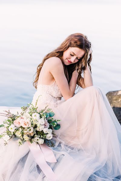 Wedding photographer Tiara Loewen (tiaranicolephoto). Photo of 15 April 2020