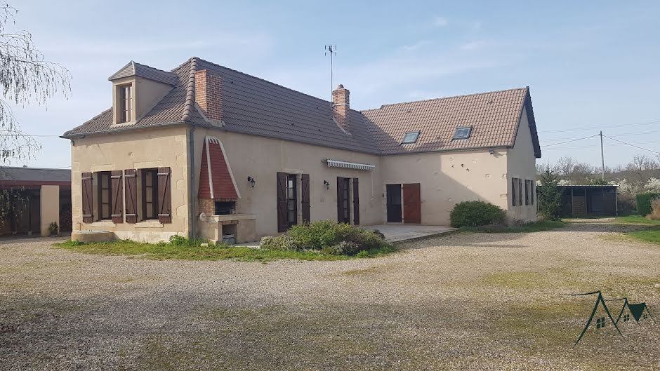 Vente maison 6 pièces 190 m² à Saint-Amand-Montrond (18200), 279 500 €