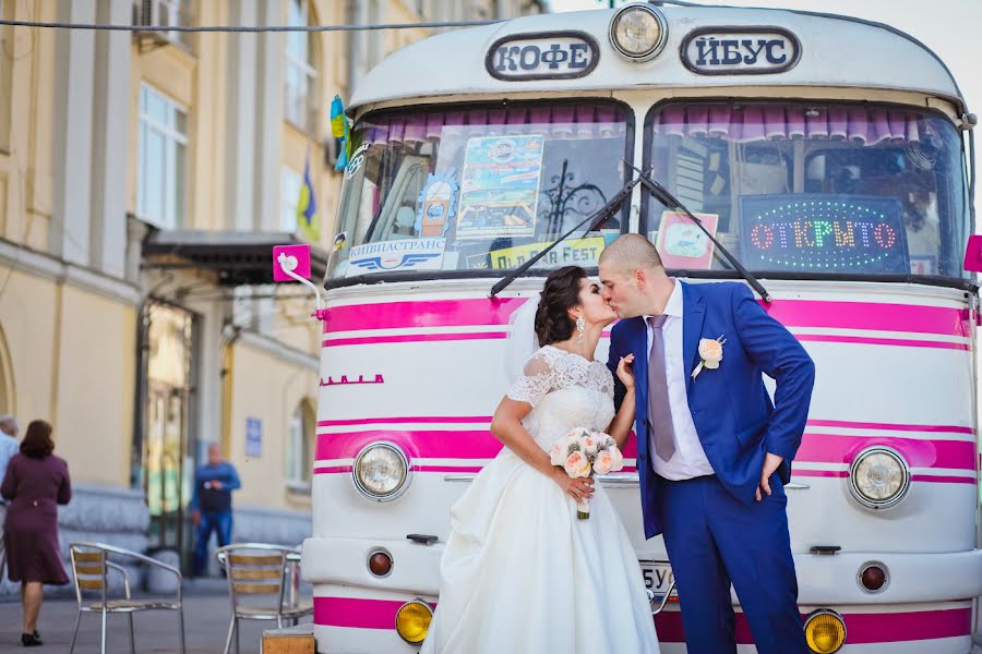 Fotógrafo de casamento Pavel Omelchenko (omelchenko). Foto de 29 de outubro 2015