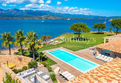 Villa avec piscine en bord de mer 5