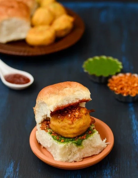 Schezwan Vada Pao