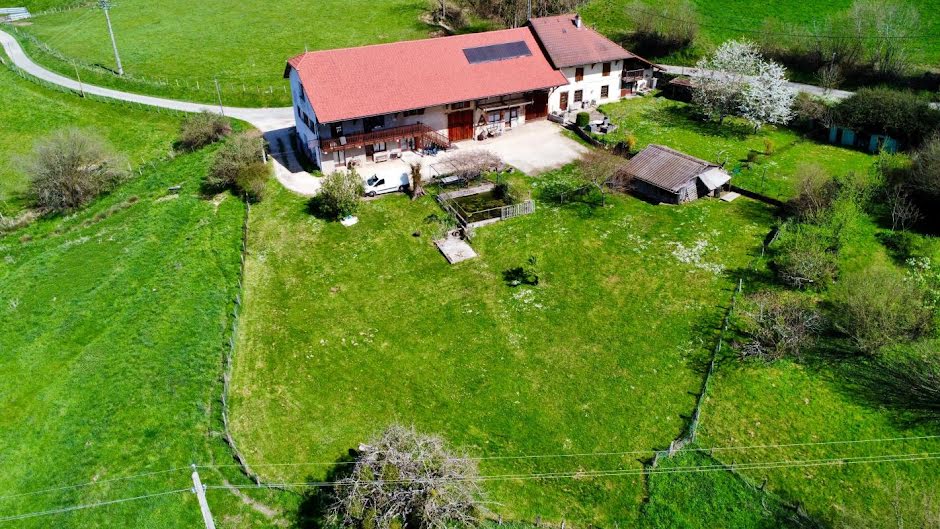 Vente ferme 11 pièces 293 m² à Saint-Geoire-en-Valdaine (38620), 599 000 €