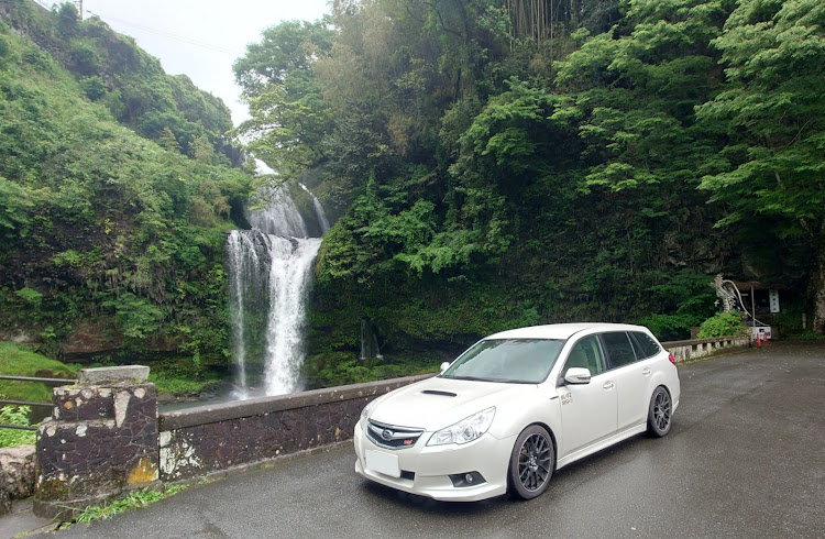 レガシィツーリングワゴンの国東半島ドライブ・慈恩の滝・志高湖・差し色は金・愛車の差し色に関するカスタム事例の投稿画像1枚目
