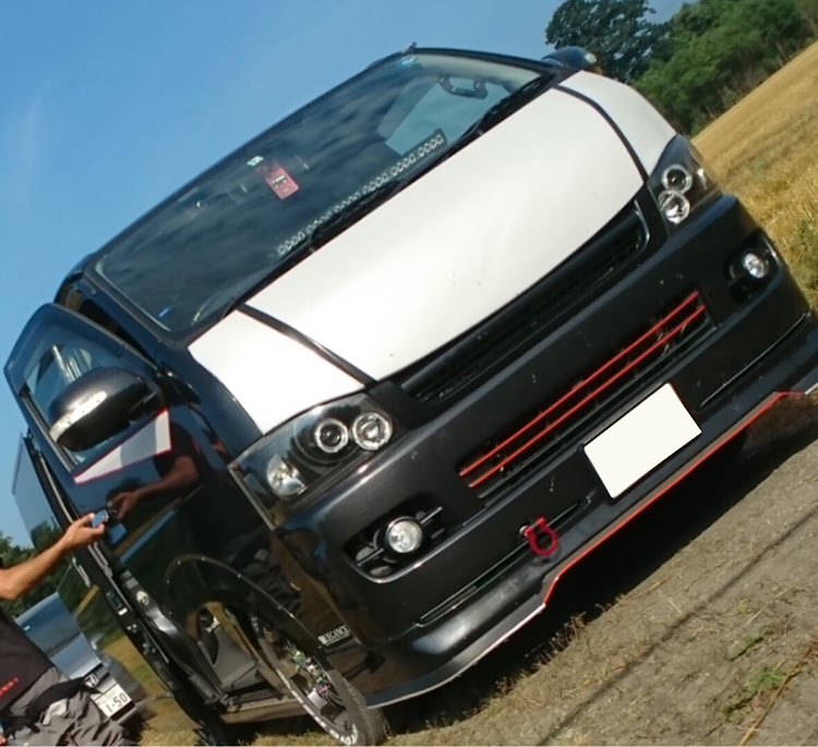 ハイエースバンのハイエース・200系ハイエース・ハイエース200系・フォグランプ交換・LEDバルブに関するカスタム事例の投稿画像3枚目