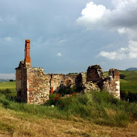 Abbandonata sulle colline. di 