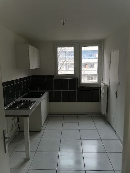 Location  appartement 3 pièces 65 m² à Nimes (30000), 595 €