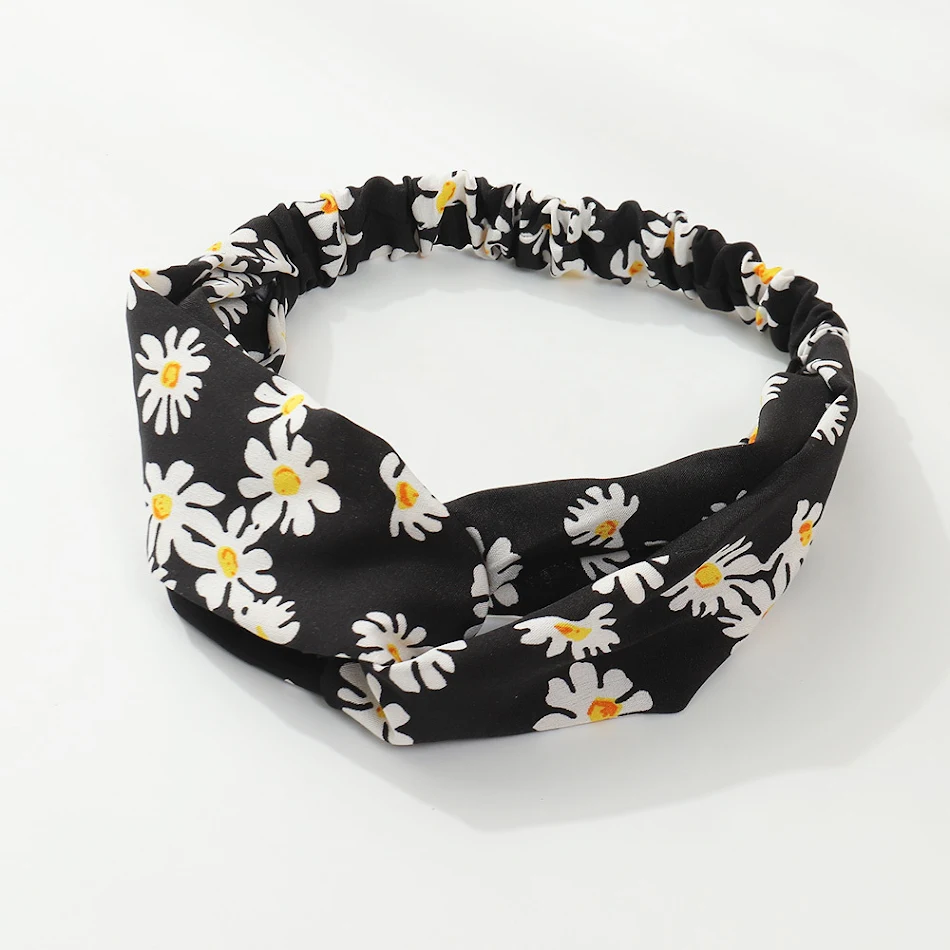 Meisjes haarband met madeliefje, eenvoudig en met brede rand om vast te klemmen, ideaal voor een comfortabele en schattige look.