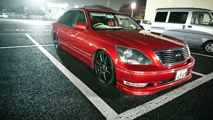セルシオの徘徊・ちょっとだけ車高短に関するカスタム事例の投稿画像1枚目