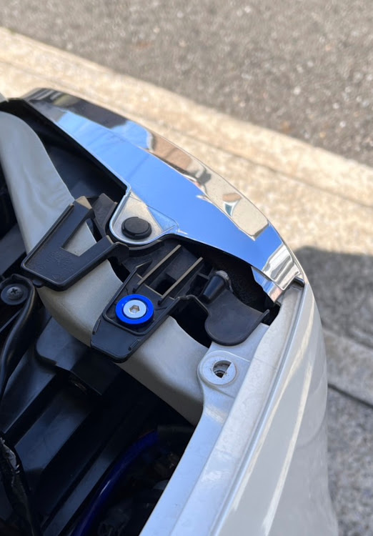 アルトワークスのha36s・DIY・カラーワッシャー・エンジンルームドレスアップに関するカスタム事例の投稿画像4枚目