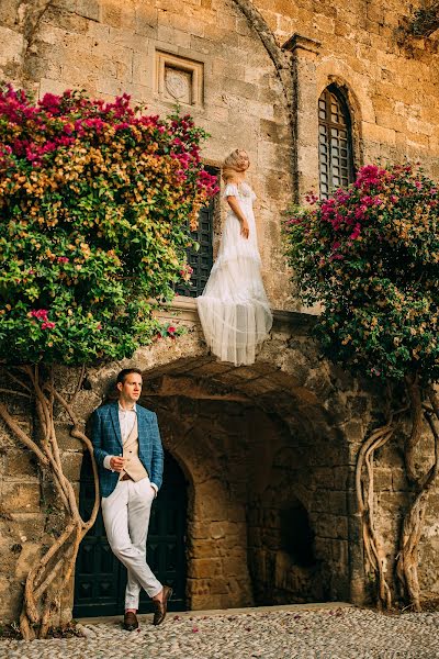 Wedding photographer Pawel Andrzejewski (loveneeds). Photo of 29 October 2022