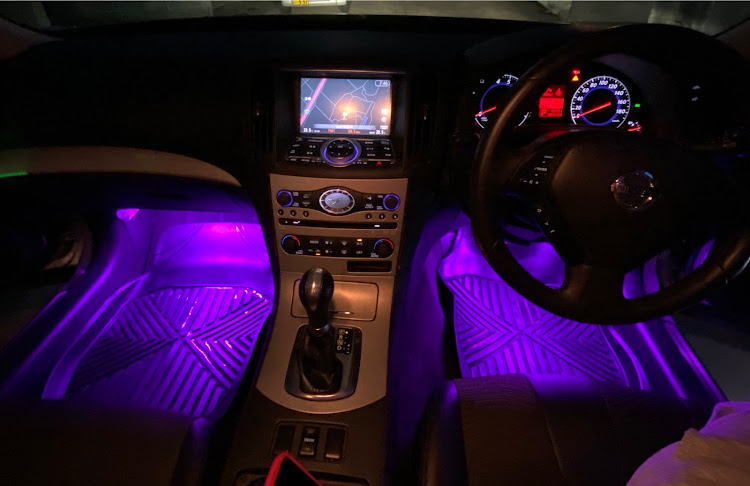 スカイラインのDIY・LEDテープ・頑張った。俺・やはり撮る・お片付け大変に関するカスタム事例の投稿画像1枚目