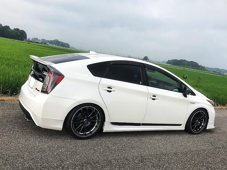 プリウスの洗車・車高調整に関するカスタム事例の投稿画像2枚目