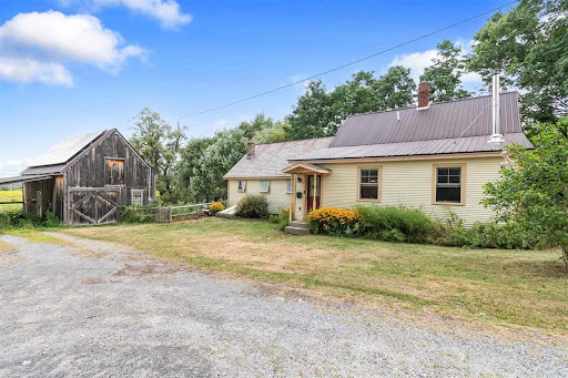 House with garden 3