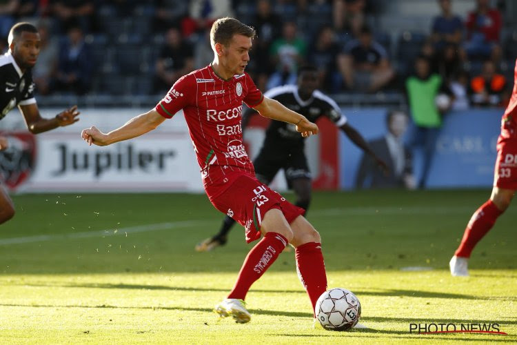 Dury maakt zich ongerust over sterkhouder: "Zoiets hoort niet op een voetbalveld"