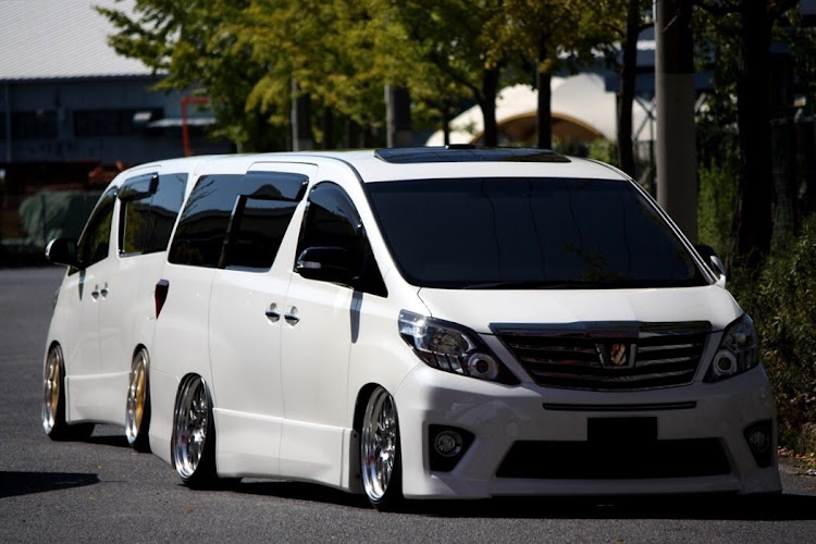 アルファードのアルファード・アルヴェルMT・車高調・スタイルワゴン神戸ミーティングに関するカスタム事例の投稿画像2枚目