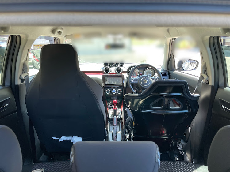 スイフトスポーツのzc33s・スイフトスポーツ・DIY・シート交換に関するカスタム事例の投稿画像7枚目