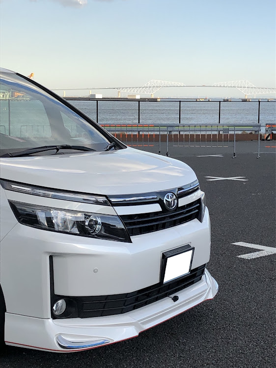 ヴォクシーの東京ゲートブリッジに関するカスタム事例の投稿画像4枚目