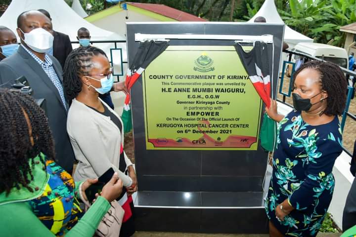 Kirinyaga Governor Anne Waiguru unveils the plaque of the new Cancer Centre at the Kerugoya Referral Hospital in Kirinyaga.