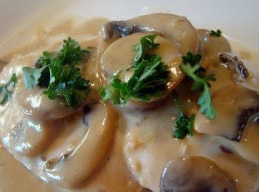 Chicken with Wine Sauce and mushrooms!!!!
