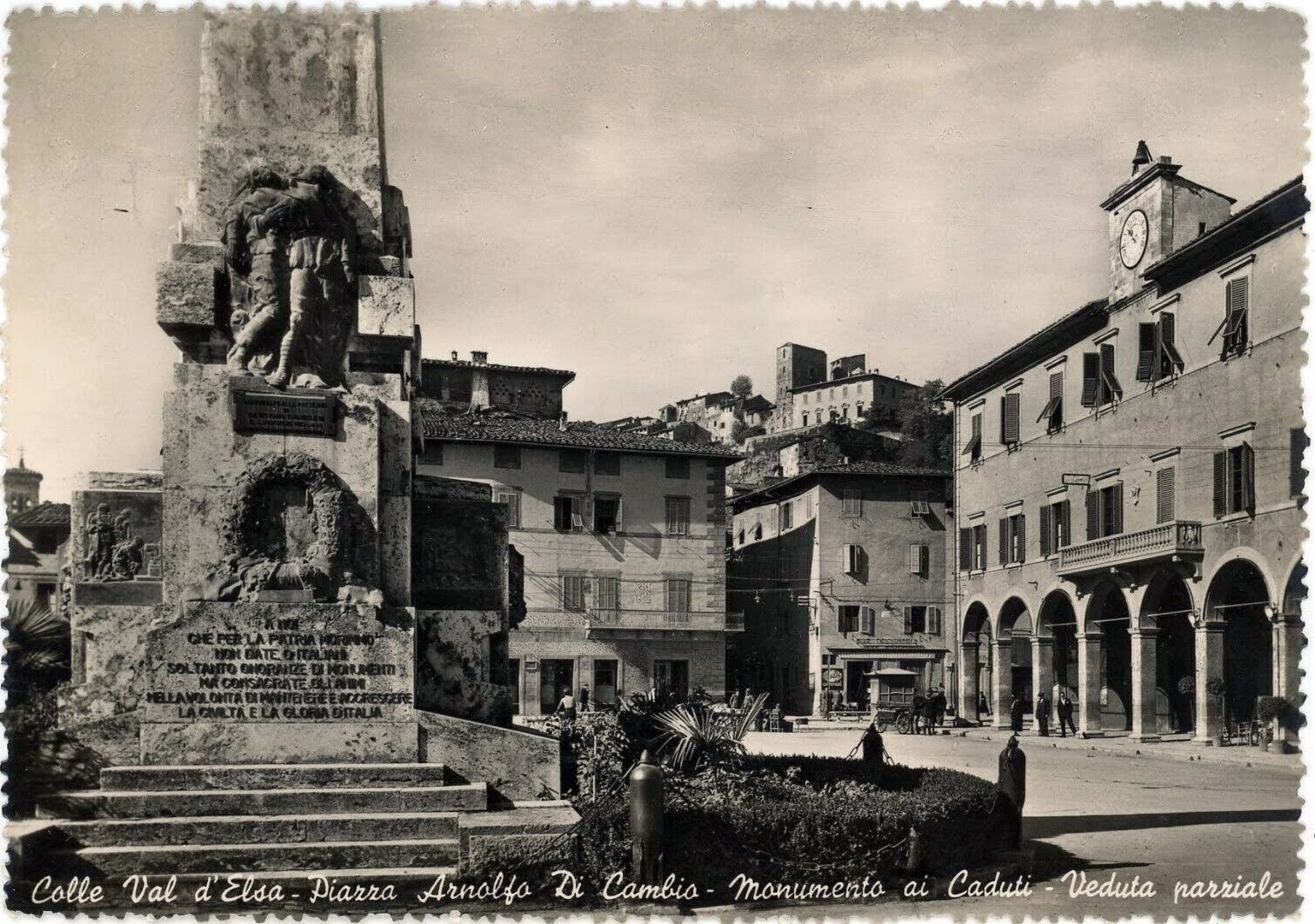 Vecchia carta postale Colle Val d'Elsa, Piazza Arnolfo di Cambio e Monumento ai caduti della prima guerra mondiale