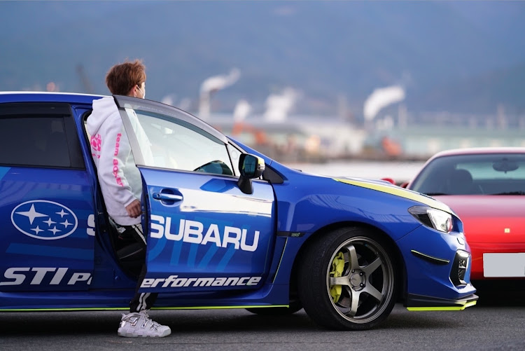 WRX STIの蛍光イエロー・こっそりリニューアル計画中🙊・進化します🤭・ポツンとシリーズ・荒々しい海に関するカスタム事例の投稿画像7枚目