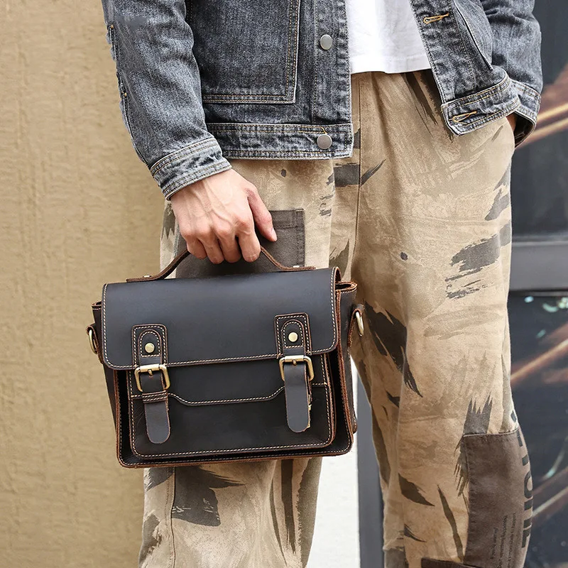 Crazy Horse lederen casual retro schoudertas. Duurzaam, ruim en perfect voor dagelijks gebruik. Vintage stijl en comfort voor je essentials.